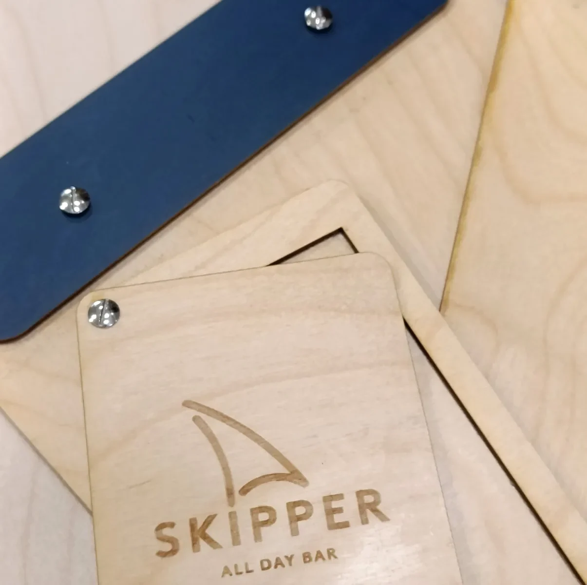 Skipper Ξύλινοι Κατάλογοι