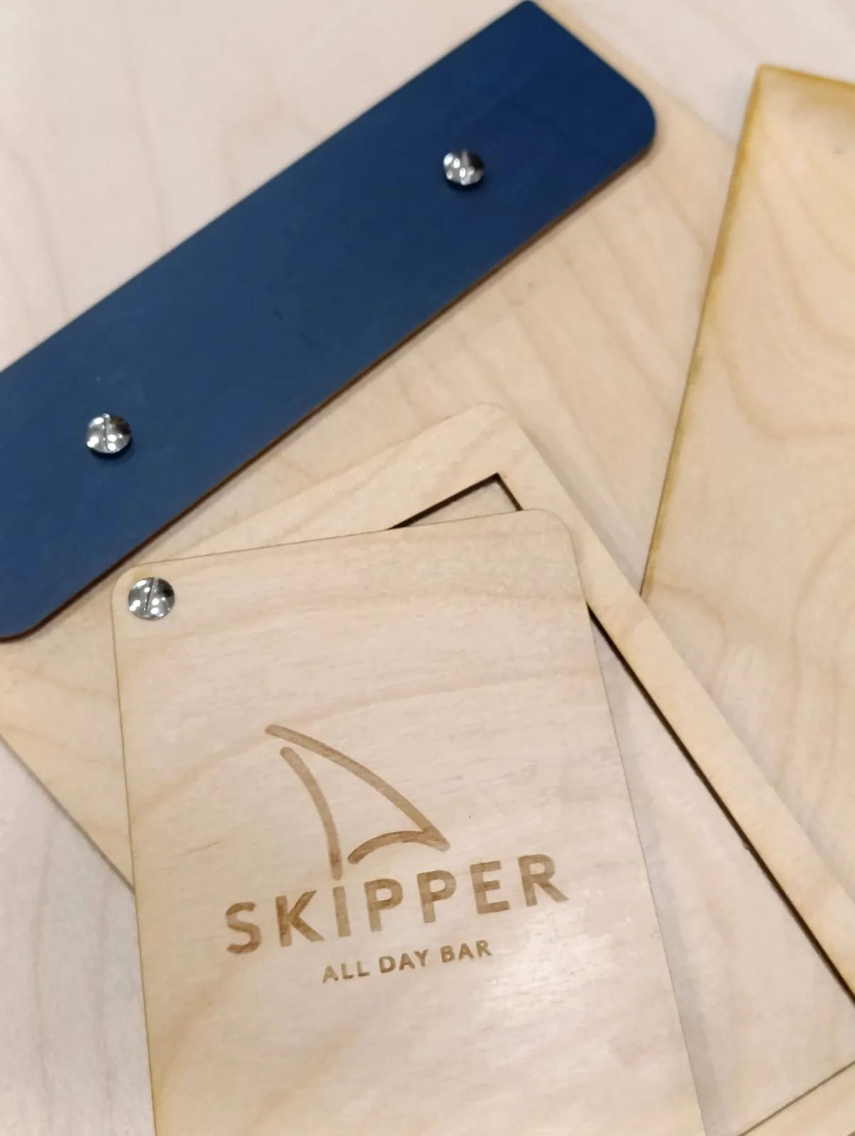 Skipper Ξύλινοι Κατάλογοι
